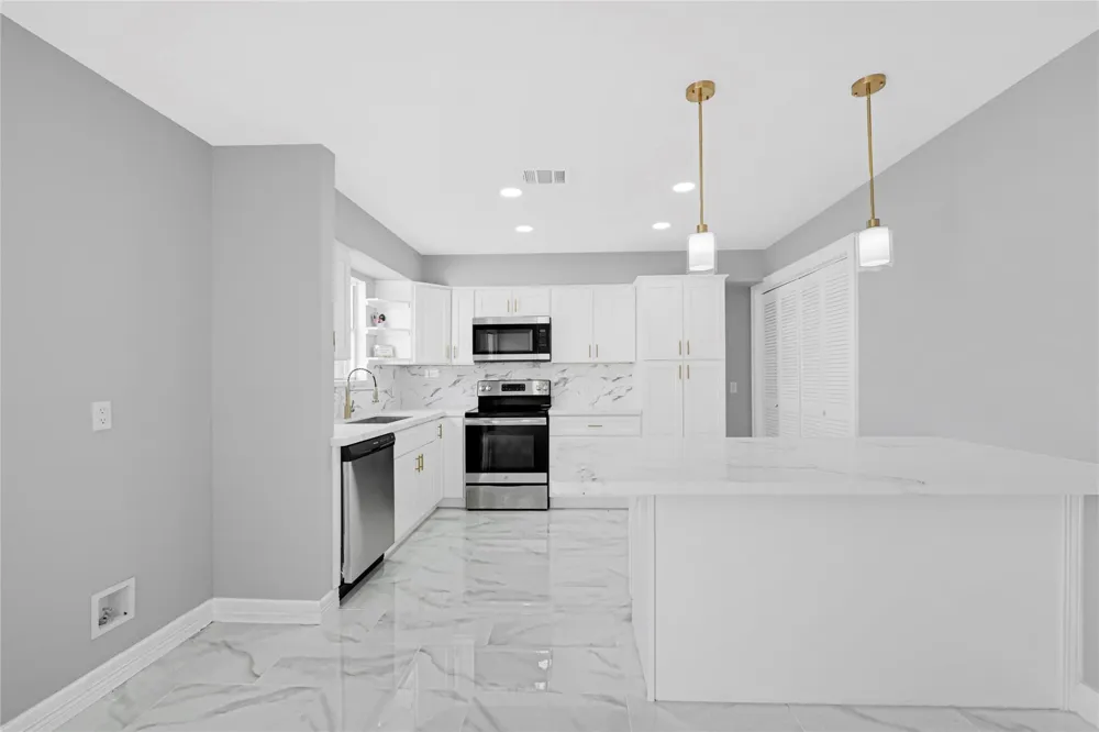 6326 Cambridge Glen Lane Houston, TX 77035