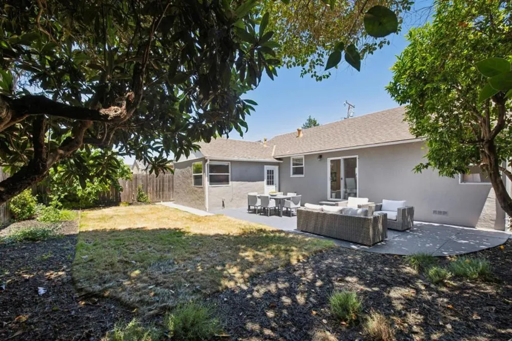1080 Judson Street Belmont, CA 94002