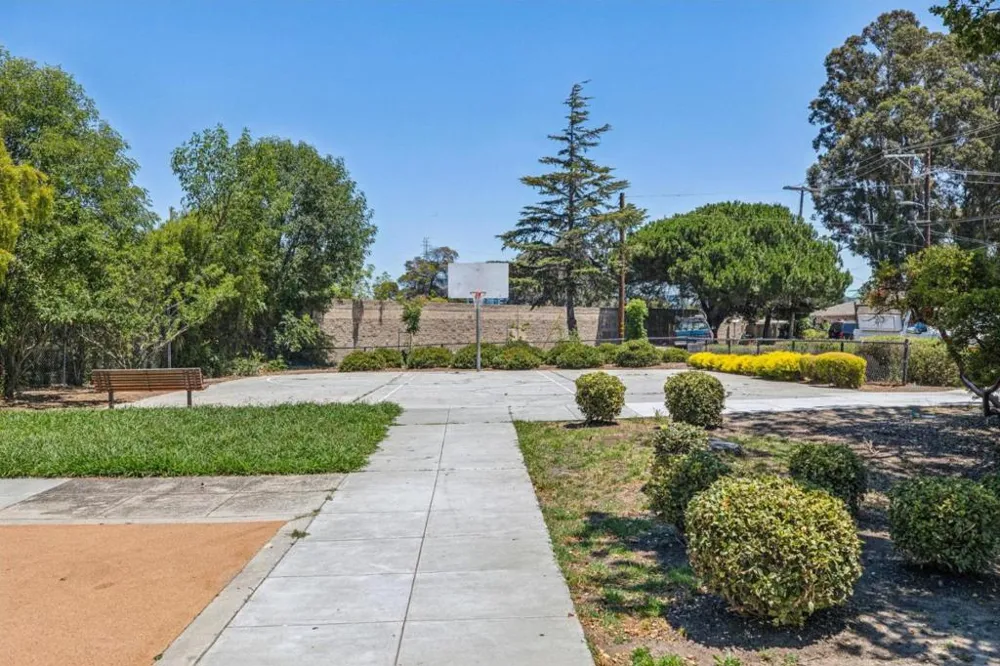 1080 Judson Street Belmont, CA 94002