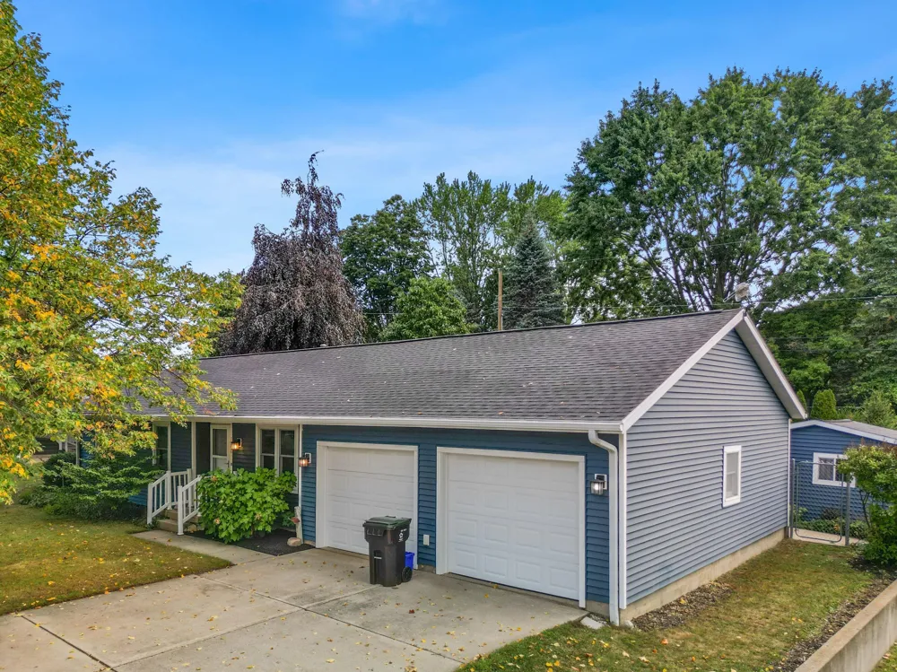 716 Valley Avenue Fremont, MI 49412