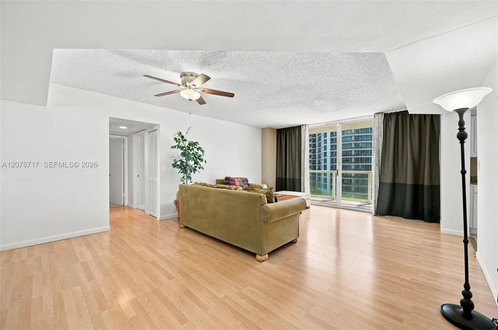 5900 Collins Ave #1006 Miami Beach, FL 33140