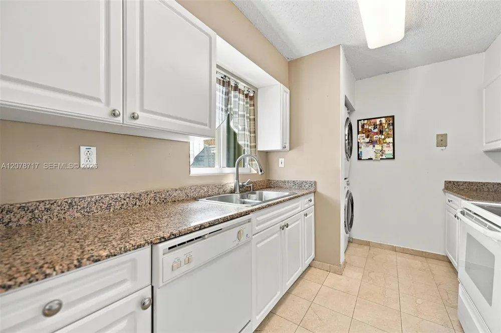 5900 Collins Ave #1006 Miami Beach, FL 33140