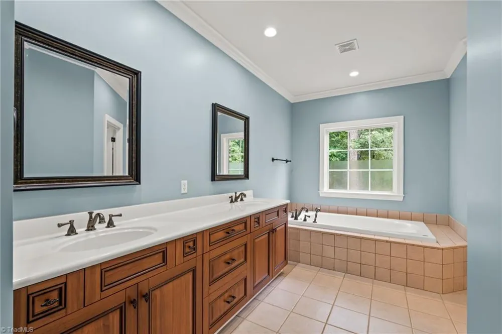 3321 Lower Lake Road Thomasville, NC 27360