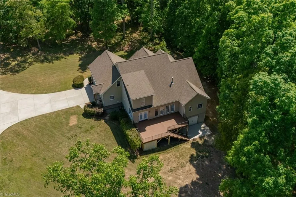 3321 Lower Lake Road Thomasville, NC 27360