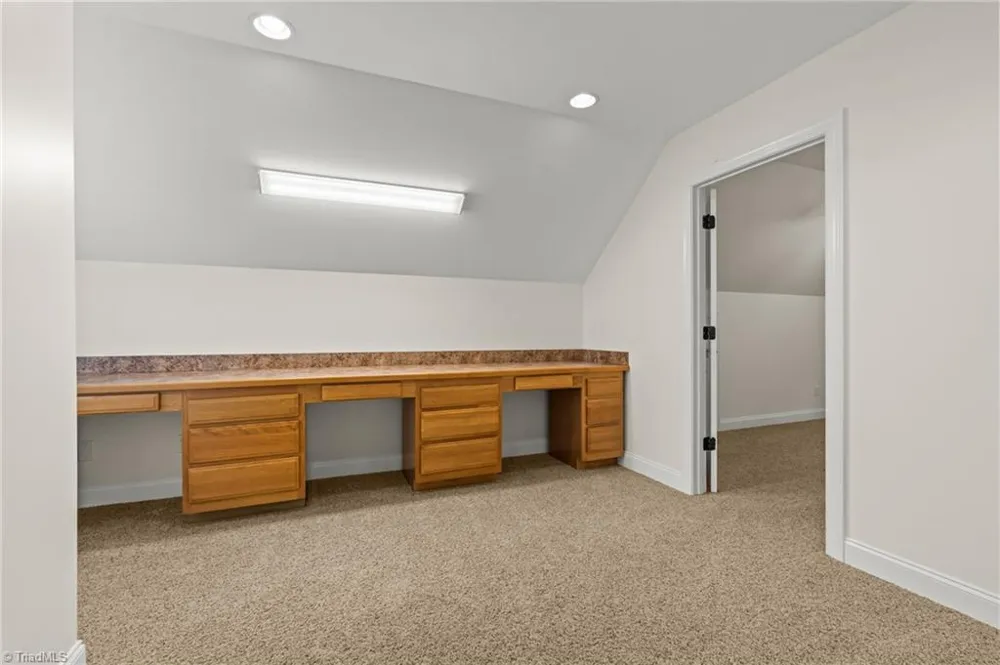 3321 Lower Lake Road Thomasville, NC 27360
