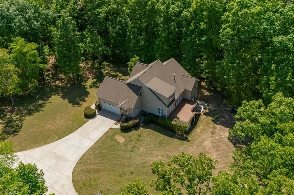 3321 Lower Lake Road Thomasville, NC 27360