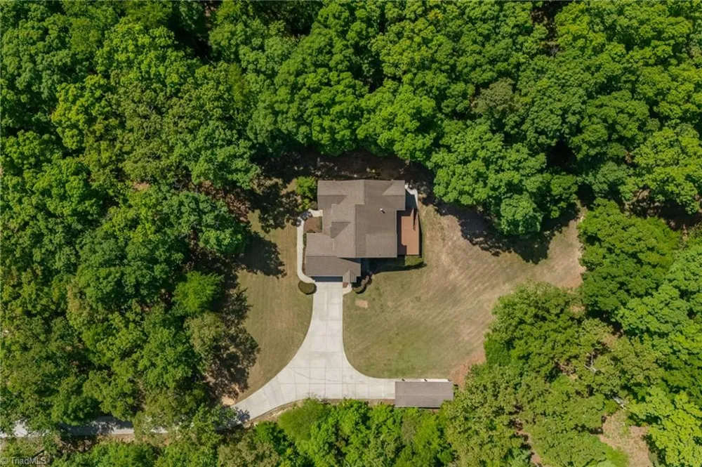 3321 Lower Lake Road Thomasville, NC 27360