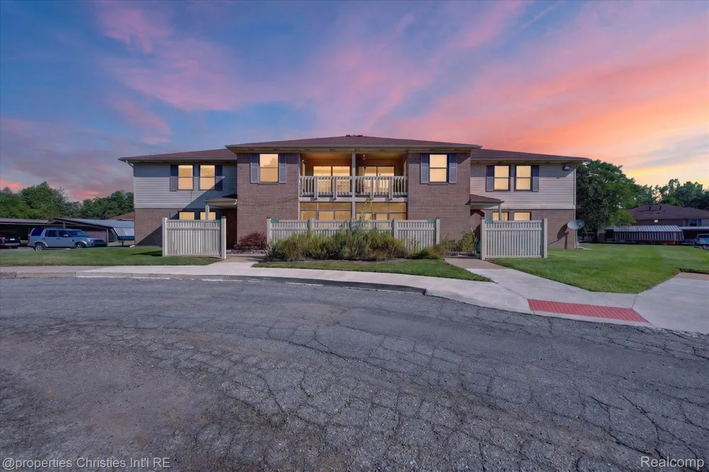 61175 Greenwood Drive South Lyon City, MI 48178