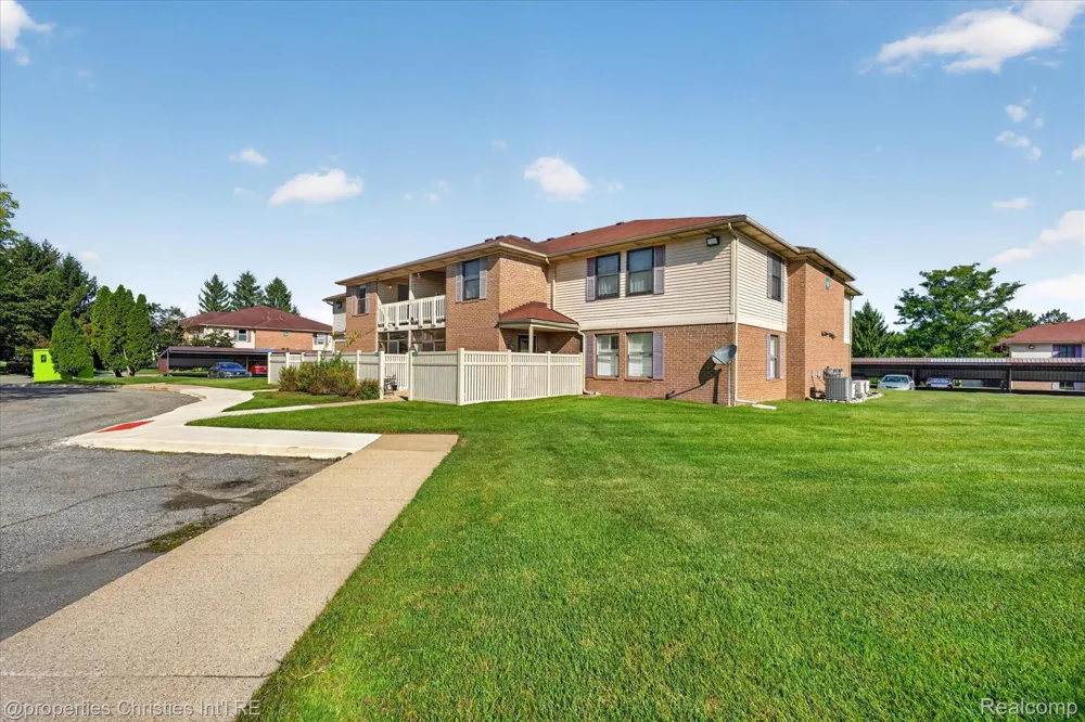 61175 Greenwood Drive South Lyon City, MI 48178