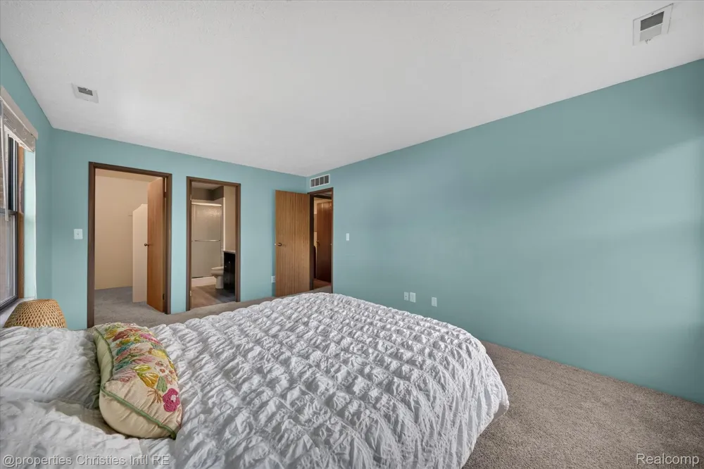 61175 Greenwood Drive South Lyon City, MI 48178