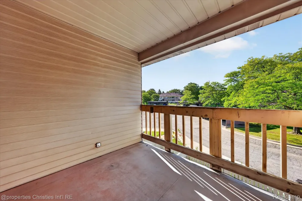 61175 Greenwood Drive South Lyon City, MI 48178