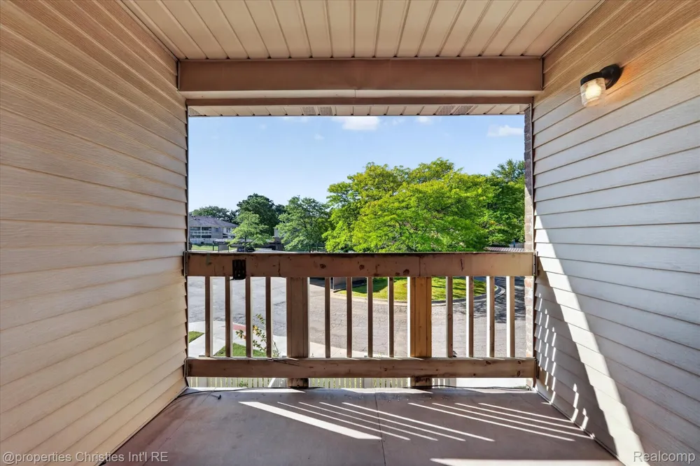 61175 Greenwood Drive South Lyon City, MI 48178