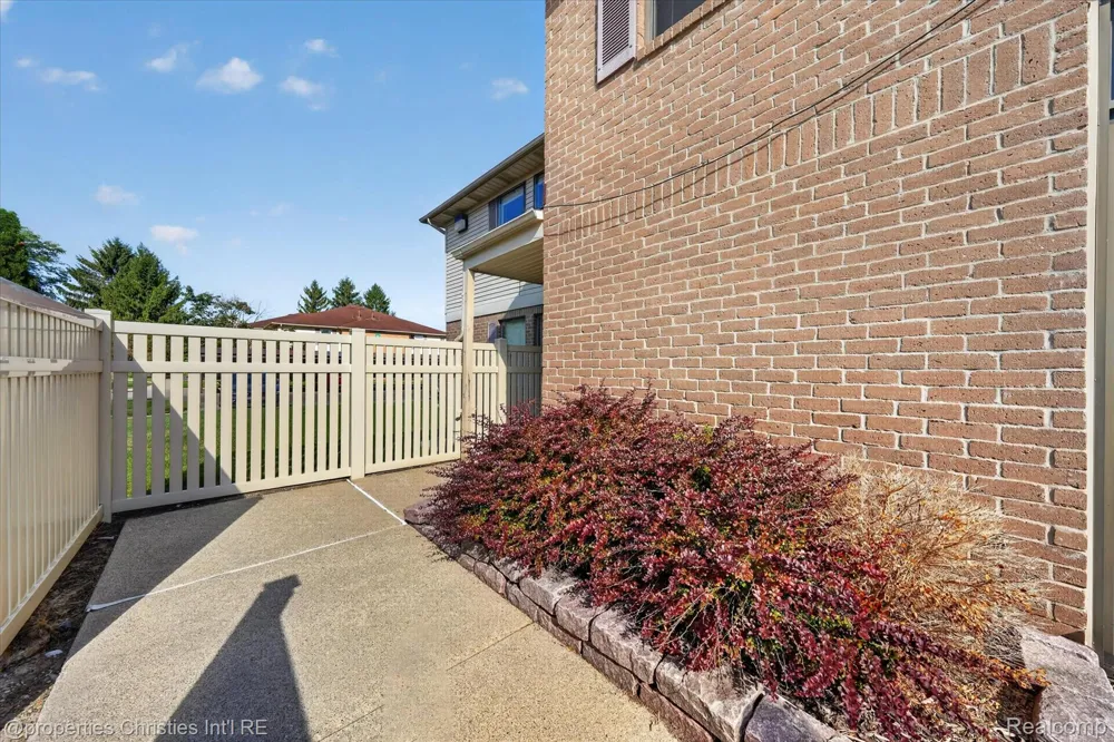 61175 Greenwood Drive South Lyon City, MI 48178
