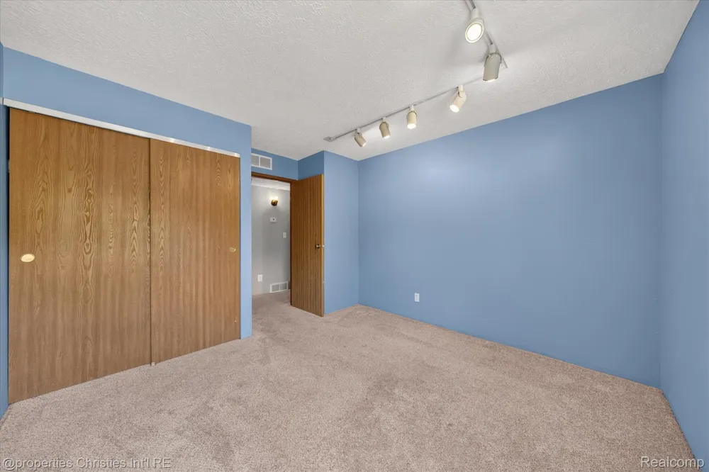 61175 Greenwood Drive South Lyon City, MI 48178