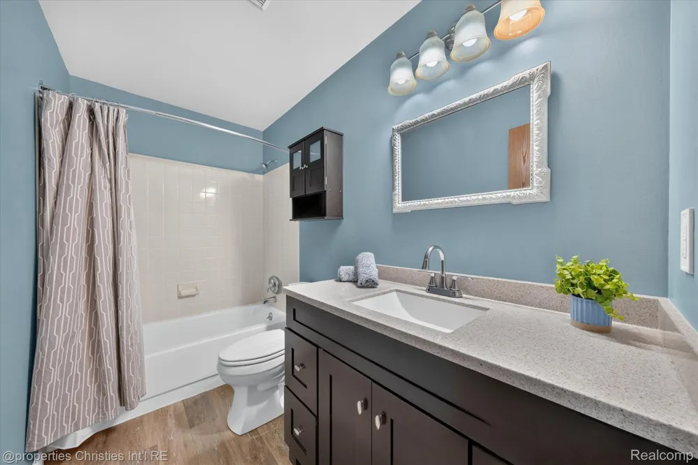 61175 Greenwood Drive South Lyon City, MI 48178