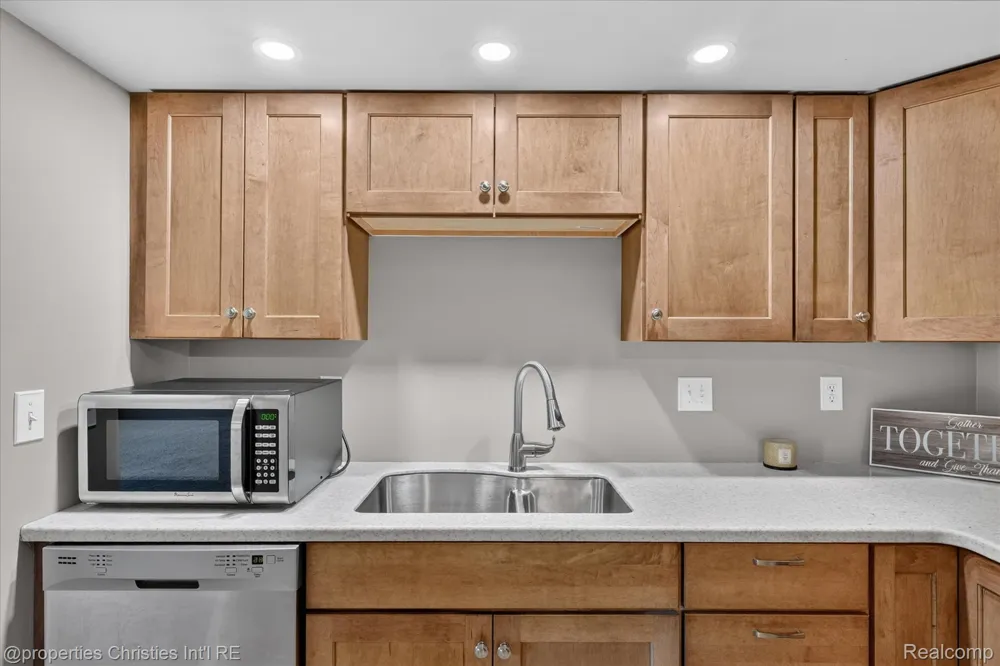 61175 Greenwood Drive South Lyon City, MI 48178