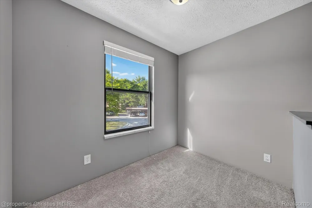 61175 Greenwood Drive South Lyon City, MI 48178