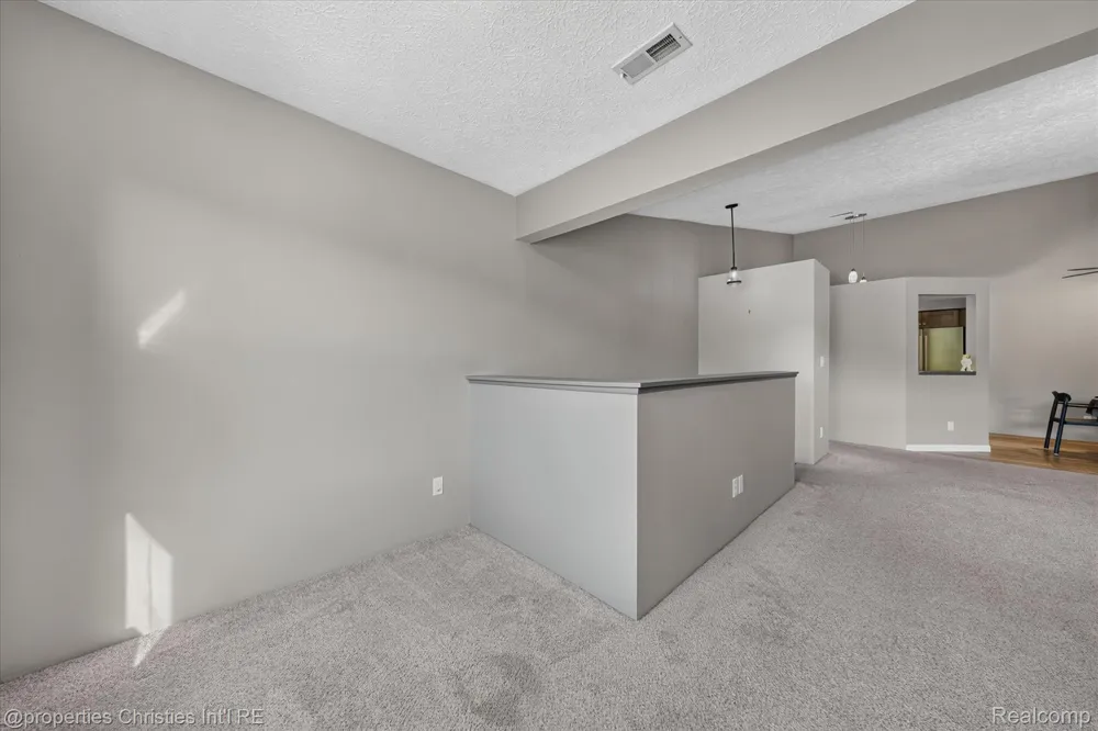 61175 Greenwood Drive South Lyon City, MI 48178