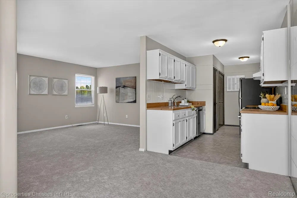 23672 N Rockledge Novi City, MI 48375