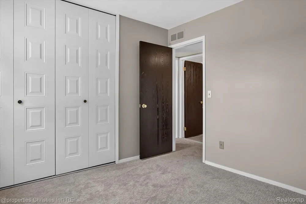 23672 N Rockledge Novi City, MI 48375