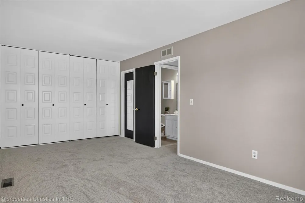 23672 N Rockledge Novi City, MI 48375