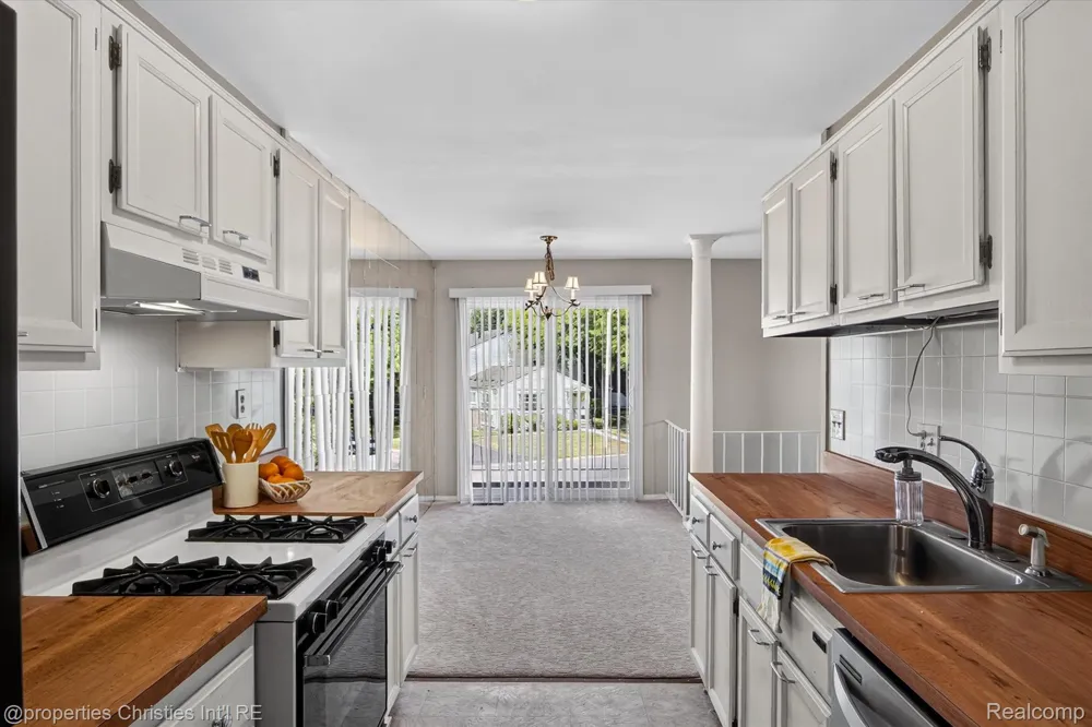 23672 N Rockledge Novi City, MI 48375