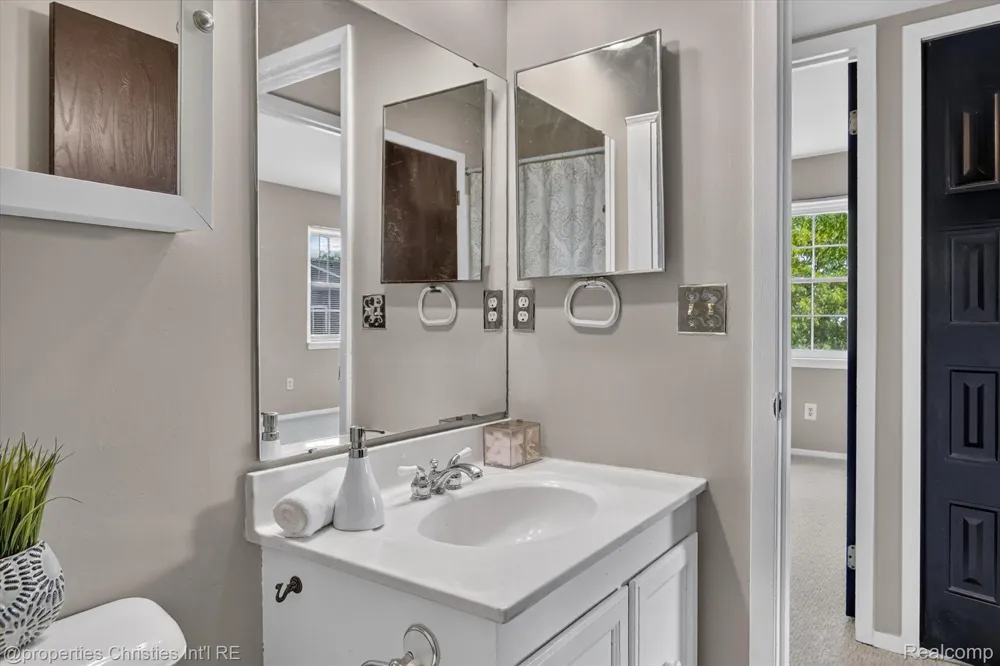 23672 N Rockledge Novi City, MI 48375