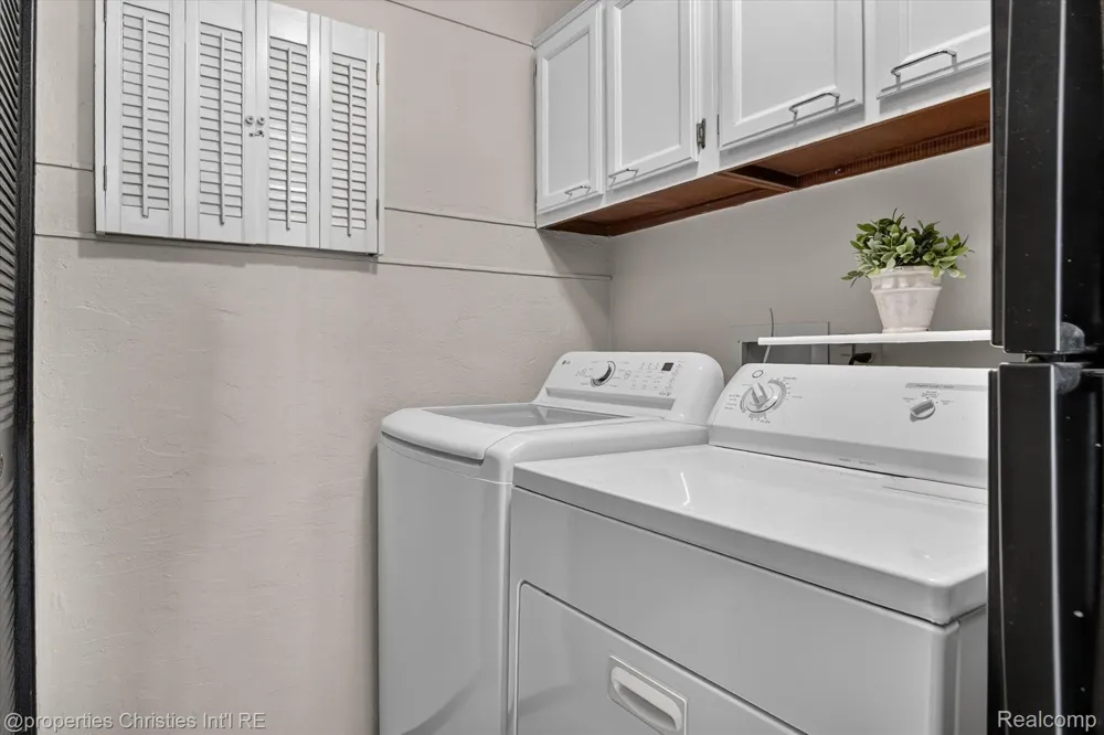 23672 N Rockledge Novi City, MI 48375