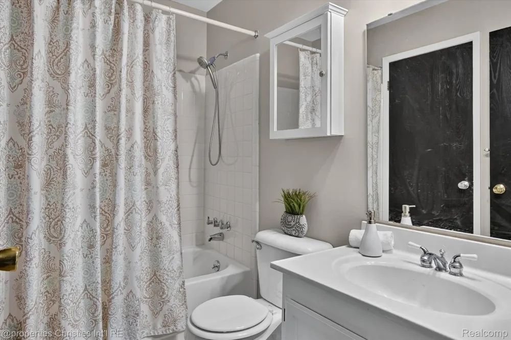 23672 N Rockledge Novi City, MI 48375