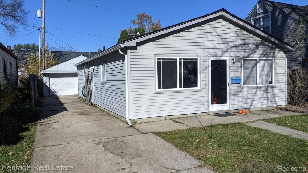 612 W Hudson Avenue Madison Heights City, MI 48071