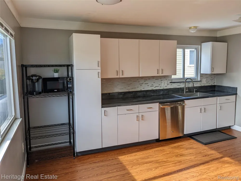 612 W Hudson Avenue Madison Heights City, MI 48071