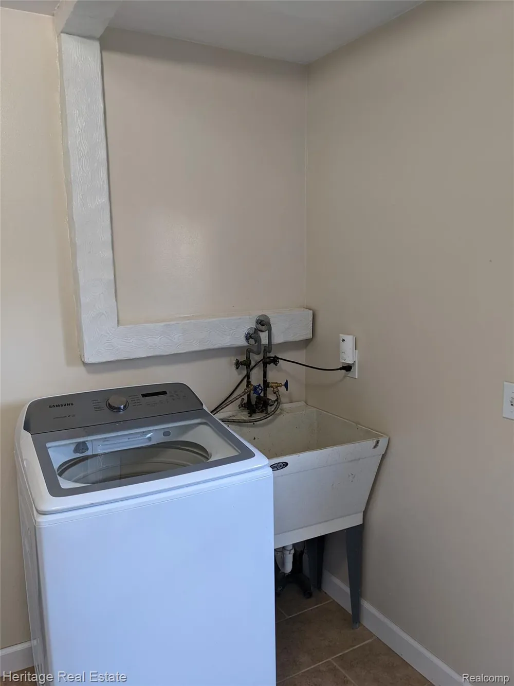 612 W Hudson Avenue Madison Heights City, MI 48071