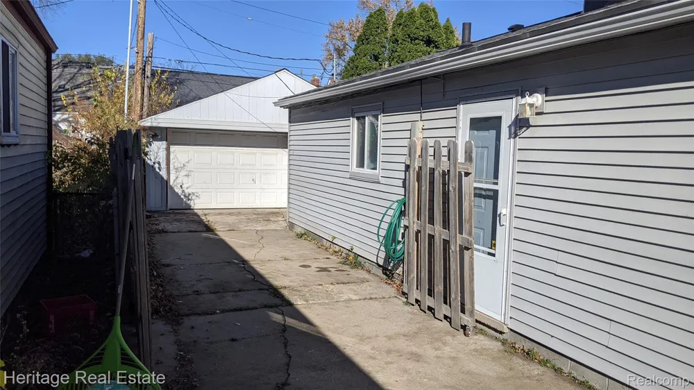 612 W Hudson Avenue Madison Heights City, MI 48071
