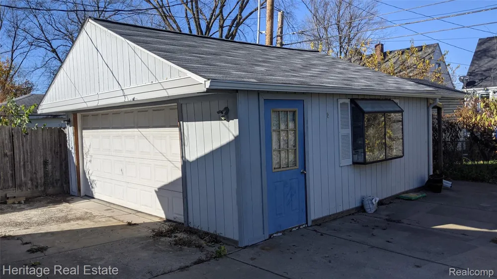 612 W Hudson Avenue Madison Heights City, MI 48071