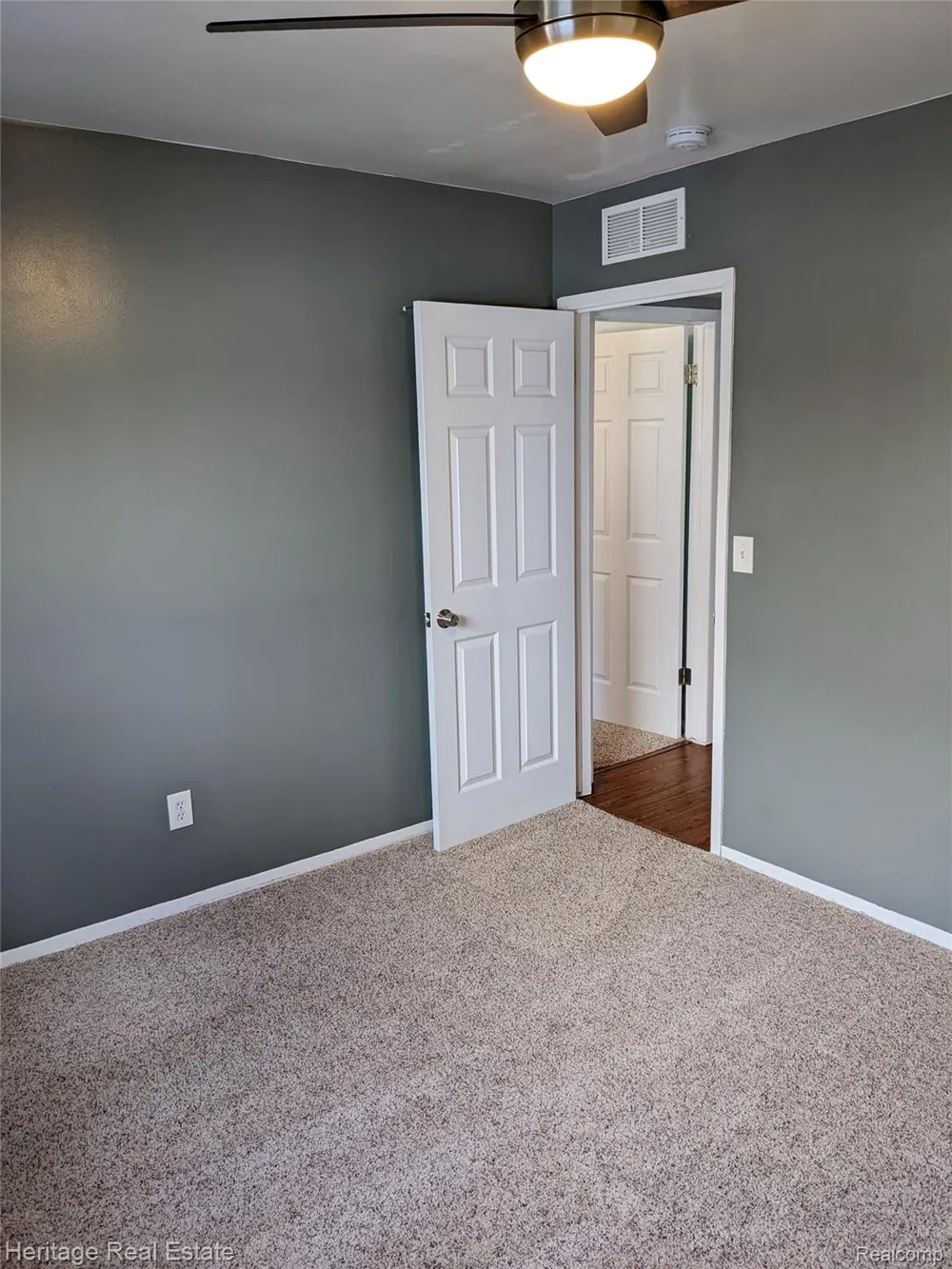 612 W Hudson Avenue Madison Heights City, MI 48071