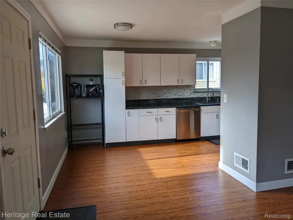 612 W Hudson Avenue Madison Heights City, MI 48071