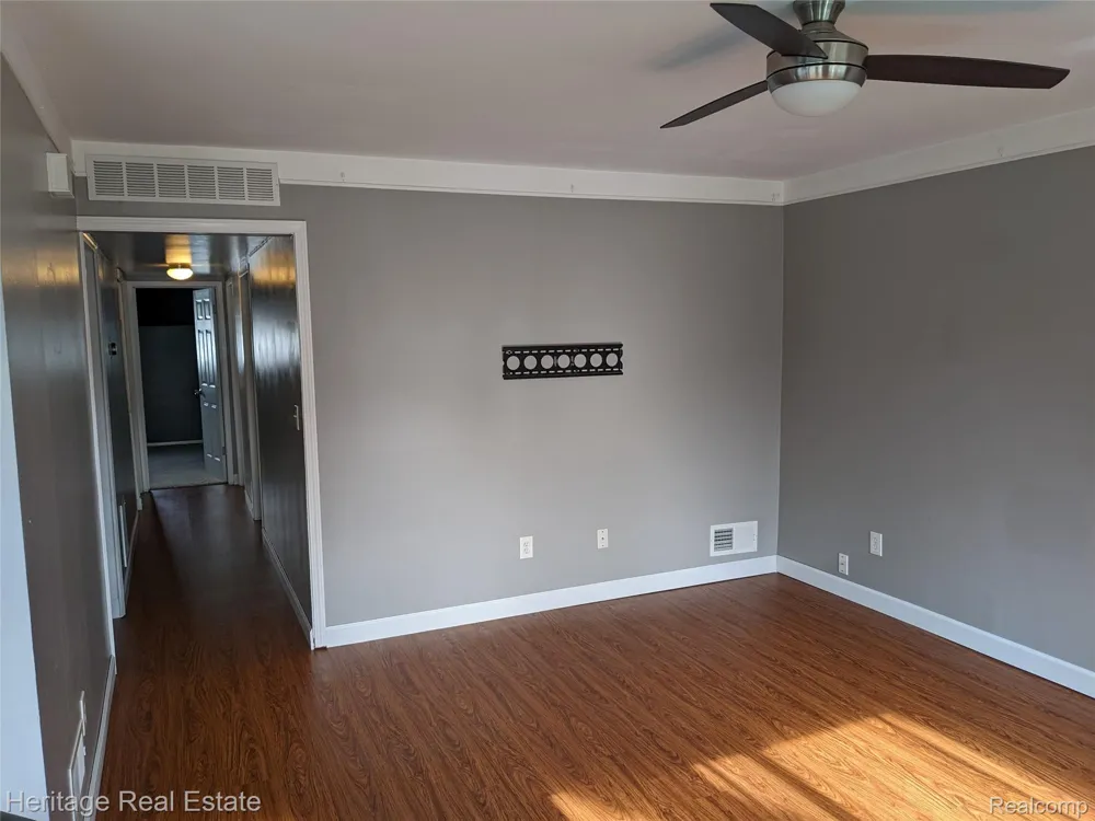 612 W Hudson Avenue Madison Heights City, MI 48071