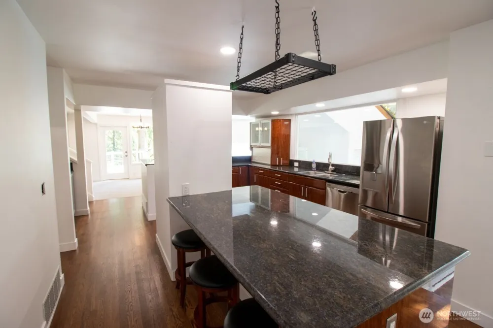 7255 E Mercer Way Mercer Island, WA 98040