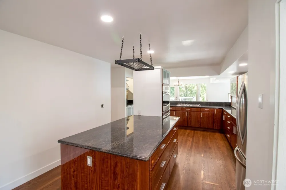7255 E Mercer Way Mercer Island, WA 98040