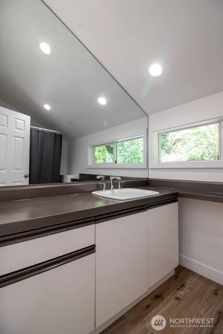 7255 E Mercer Way Mercer Island, WA 98040