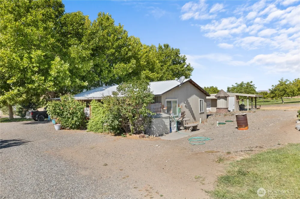 19946 E Desert Aire Dr SW Mattawa, WA 99349