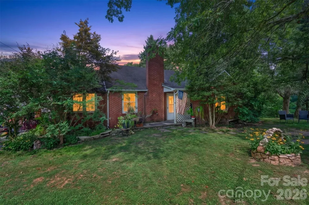 21 Maple Avenue Candler, NC 28715
