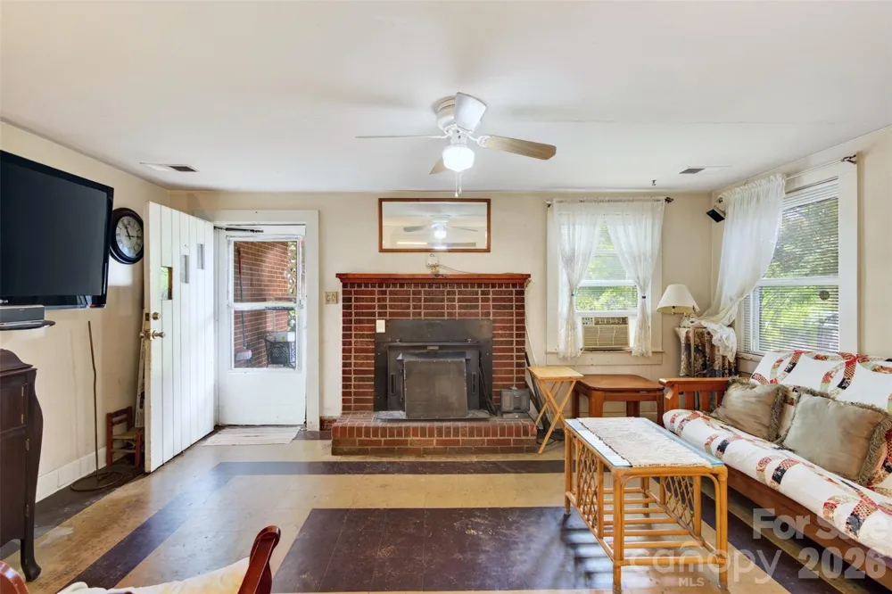 21 Maple Avenue Candler, NC 28715