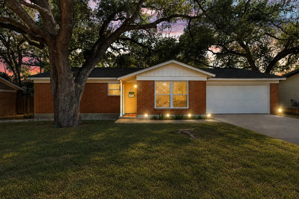 2003 Fair Oaks Drive Austin, TX 78745