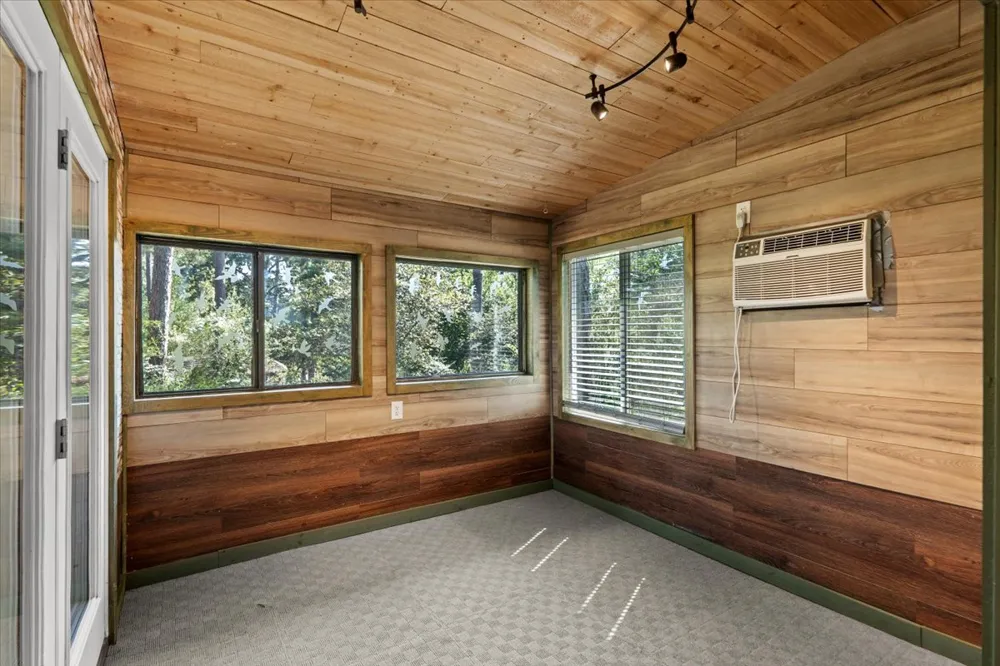 138 Forest Lane Bastrop, TX 78602