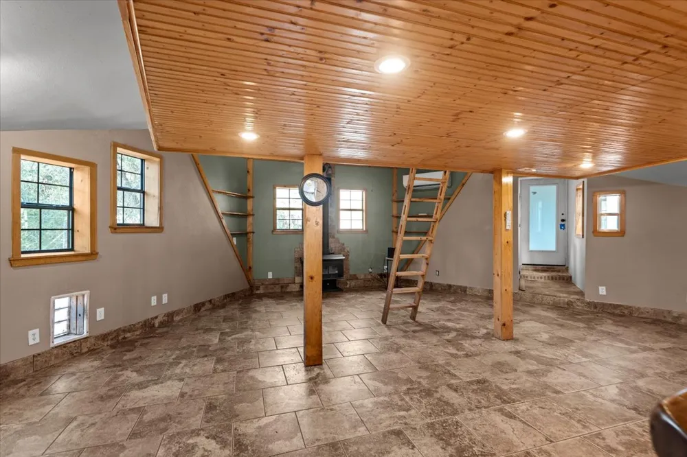 138 Forest Lane Bastrop, TX 78602