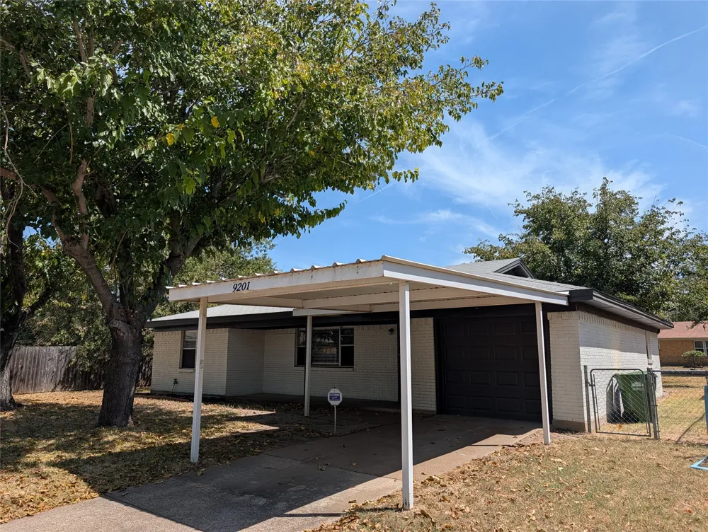 9201 Raymond Avenue White Settlement, TX 76108