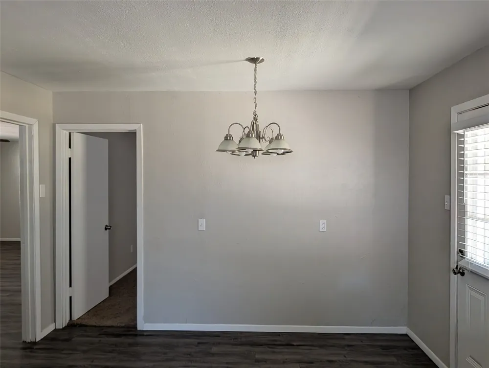 9201 Raymond Avenue White Settlement, TX 76108
