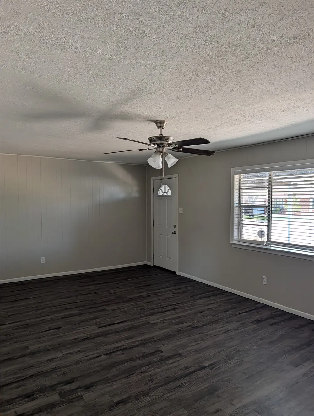9201 Raymond Avenue White Settlement, TX 76108