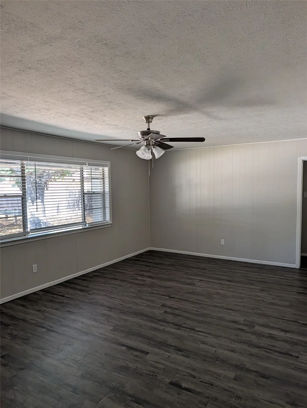 9201 Raymond Avenue White Settlement, TX 76108